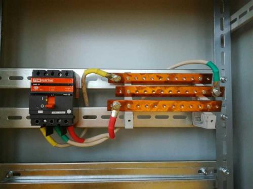 На что крепить дин рейку. DIN рейка – для чего применяется устройство и особенности монтажа модульного оборудования (105 фото). 5 лучших вариантов для щитка!