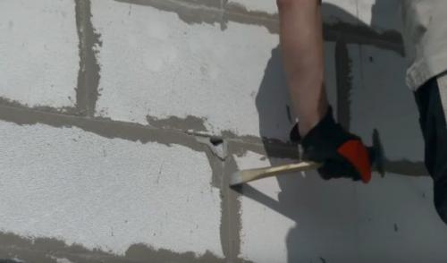 Утепление кирпичного дома пенопластом. Утепление стен снаружи пенопластом