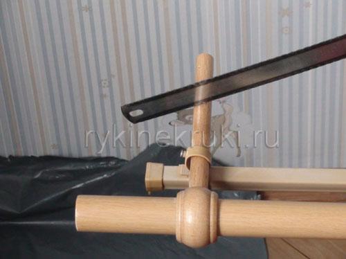 Карниз вываливается из стены. Как повесить карниз, который сломался